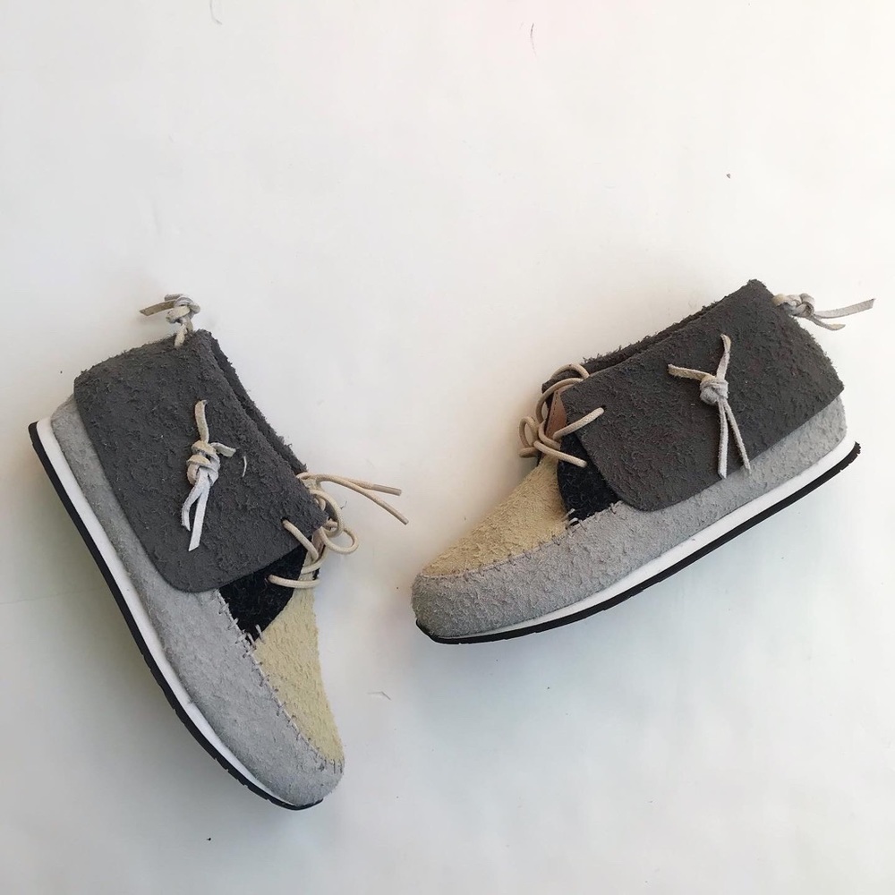 AKID NWOT stone shaggy suede moccasin sneakers size 2 youth